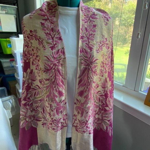 Shawl or Large scarf! - Picture 7 of 10